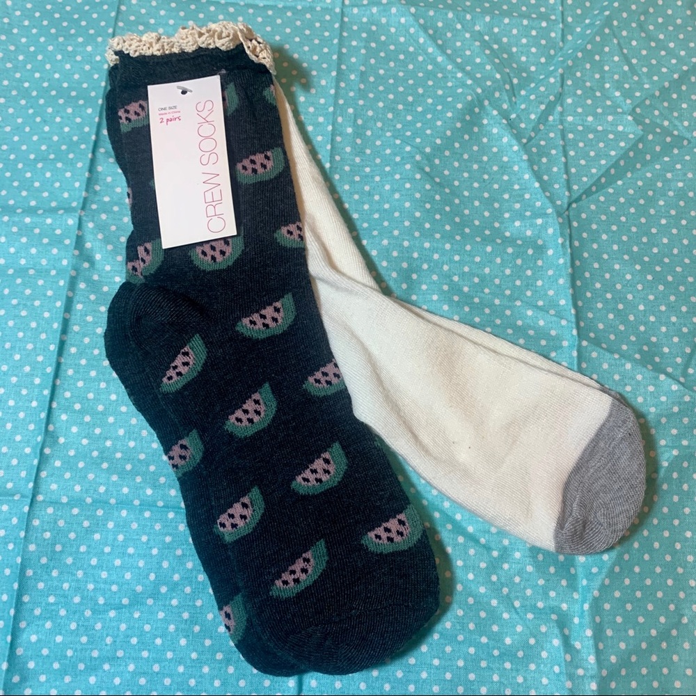NWT 2 pairs cute crew socks